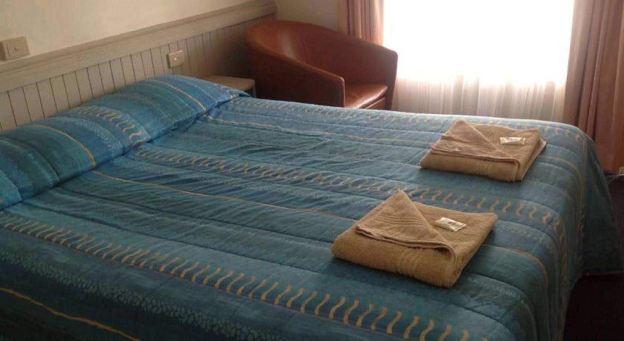Stawell'S London Motor Inn מראה חיצוני תמונה